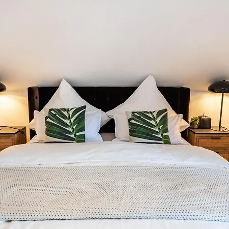 Luxury Lakeside Retreat Villa Bestensee