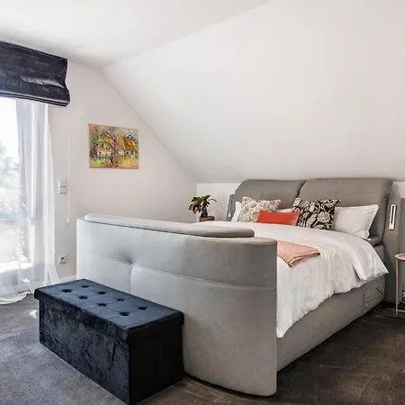 Luxury Lakeside Retreat Villa Bestensee