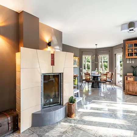 Luxury Lakeside Retreat *